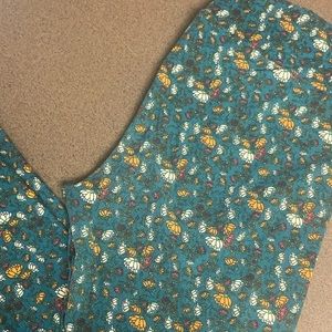 Lularoe poppy like flowers tall and curvy